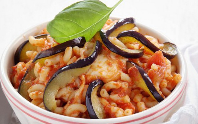 Recept Macaroni met tomaat, aubergine en mozzarella Grand'Italia